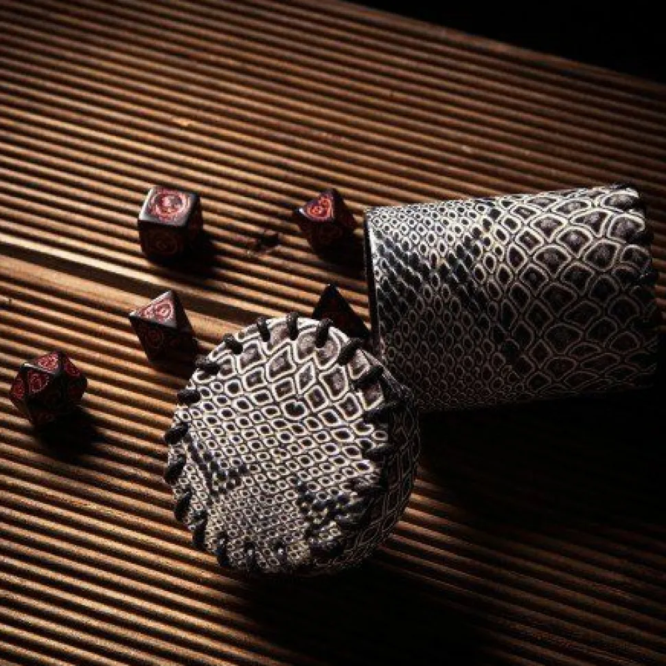 Q Workshop Dobbelstenen>Dragonhide Laminated Dice Cup