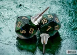 Chessex Dobbelstenen>Stud Earrings Scarab Jade Mini-Poly D20